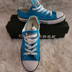 Converse canvas lowtops